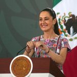 La presidenta de México, Claudia Sheinbaum, habla durante su rueda de prensa diaria este viernes, en Acapulco, estado de Guerrero (México). EFE/ David Guzmán.