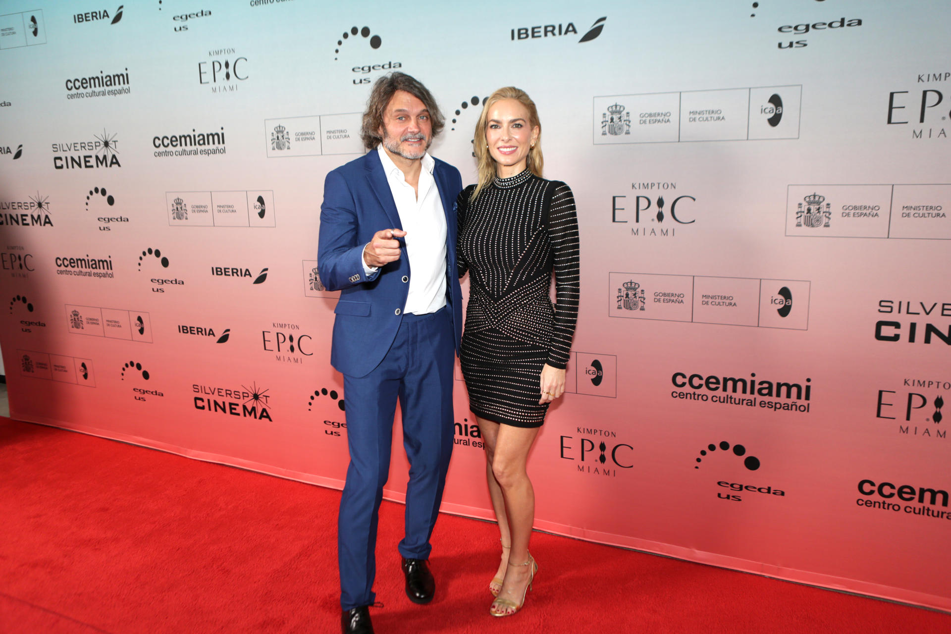 El actor Salva Reina y la actriz Kira Miró posan en la alfombra roja de la 13ª edición del Cine Reciente de España celebrada este viernes en Miami, Florida. La edición de 2025 de la muestra Recent Cinema From Spain se inauguró este viernes en Miami (EE.UU.). EFE/Marlon Pacheco
