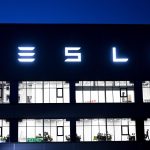 Fotografía de archivo del 3 de enero de 2023 del exterior de la fábrica de Tesla en Gruenheide, cerca a Berlín (Alemania). EFE/EPA/ Filip Singer