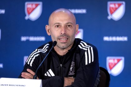 El entrenador del Inter Miami, Javier Mascherano, habla durante una conferencia de prensa en Miami (EE.UU.). EFE/CRISTOBAL HERRERA-ULASHKEVICH