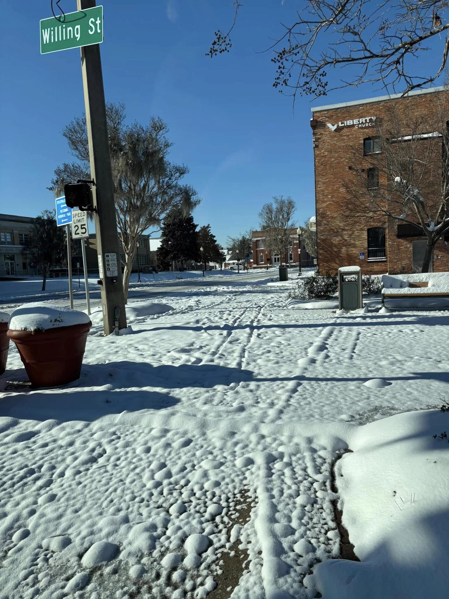 Fotografía cedida por el Ayuntamiento de Milton de un calle cubierta de nieve este miércoles, en Milton (Estados Unidos). EFE/ Ayuntamiento de Milton /SOLO USO EDITORIAL/SOLO DISPONIBLE PARA ILUSTRAR LA NOTICIA QUE ACOMPAÑA (CRÉDITO OBLIGATORIO)
