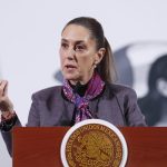 La presidenta de México, Claudia Sheinbaum habla durante una rueda de prensa este martes, en el Palacio Nacional de la Ciudad de México (México). EFE/ Mario Guzmán