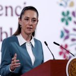 La presidenta de México, Claudia Sheinbaum, participa este lunes durante una rueda de prensa en Palacio Nacional de la Ciudad de México (México). EFE/ Mario Guzmán