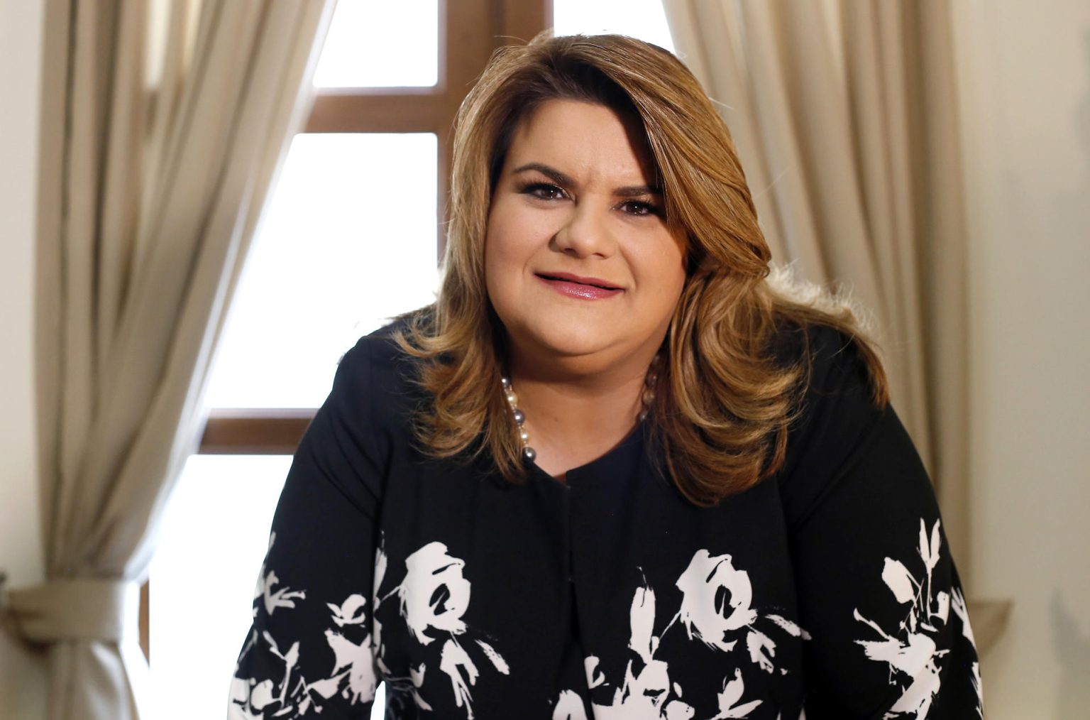 Fotografía de archivo de la gobernadora electa de Puerto Rico, Jenniffer González, durante una entrevista a Efe en su oficina en San Juan, Puerto Rico. EFE/Thais Llorca