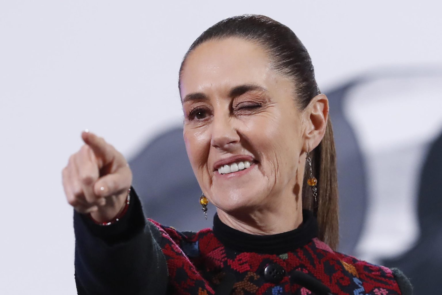 La presidenta de México, Claudia Sheinbaum, reacciona durante una rueda de prensa este miércoles, en Palacio Nacional de la Ciudad de México (México). EFE/ Mario Guzmán