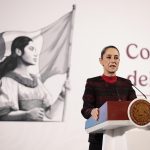 La presidenta de México, Claudia Sheinbaum, habla durante su conferencia de prensa matutina este miércoles, en el Palacio Nacional en la Ciudad de México (México). EFE/ José Méndez