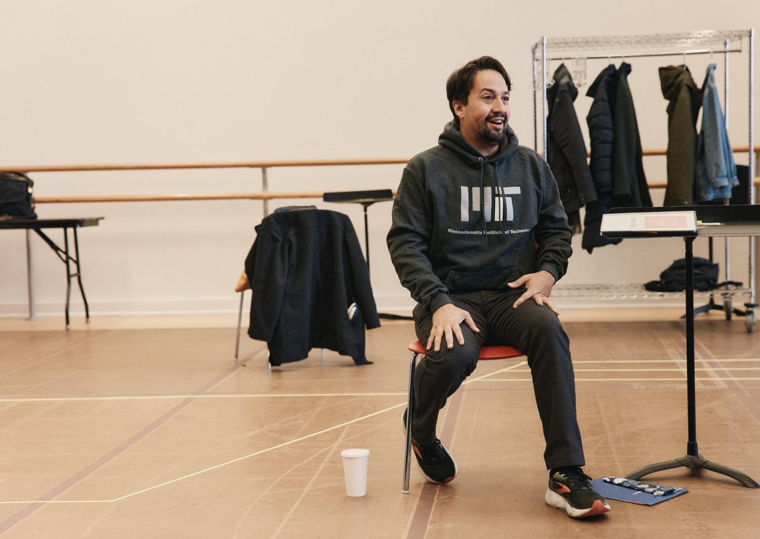 Fotografía cedida por Emilio Madrid donde aparece Lin-Manuel Miranda durante un ensayo de la puesta teatral 'All-In: Comedy About Love'. EFE/ Emilio Madrid /SOLO USO EDITORIAL NO VENTAS /SOLO DISPONIBLE PARA ILUSTRAR LA NOTICIA QUE ACOMPAÑA (CRÉDITO OBLIGATORIO)