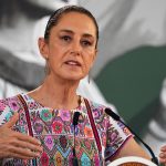 La presidenta de México, Claudia Sheinbaum, habla durante su rueda de prensa diaria este viernes, en Acapulco, estado de Guerrero (México). EFE/ David Guzmán.