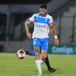 Fernando Zampedri, delantero del club chileno Universidad Católica, aportó este martes dos goles al triunfo por 3-2 sobre Atlético Tucumán en el estadio Domingo Burgueño Miguel de la ciudad uruguaya de Maldonado. EFE/ Gastón Britos