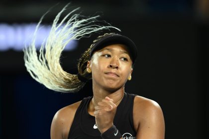 La japonesa Naomi Osaka, dos veces campeona del Abierto de Australia, avanzó este miércoles a la tercera ronda del torneo tras derrotar a la francesa Caroline Garcia por 1-6, 6-1 y 6-3. EFE/EPA/JOEL CARRETT