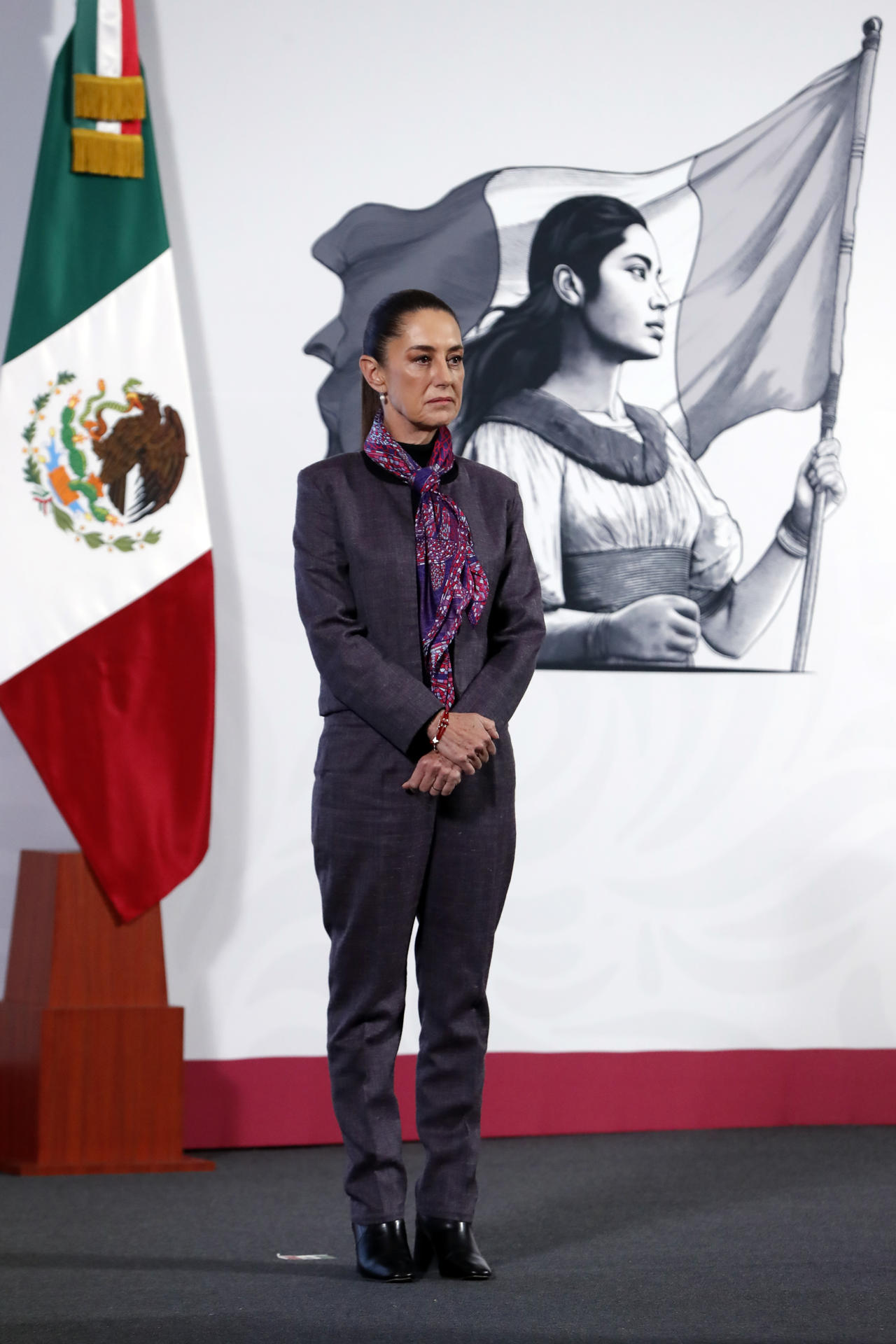 La presidenta de México, Claudia Sheinbaum participa en una rueda de prensa este martes, en el Palacio Nacional de la Ciudad de México (México). EFE/ Mario Guzmán
