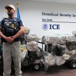 Unos 19 fardos de alguna droga desconocida, al momento, fueron decomisados en la madrugada de este jueves de una embarcación extraña que trató de ingresar la misma por la costa norte de Puerto Rico. Imagen de archivo. EFE/Jorge Muñiz