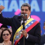 El líder chavista Nicolás Maduro pronuncia un discurso este viernes, en Miraflores a unos 74 km de Caracas (Venezuela). EFE/ Ronald Peña R.