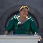 La gobernadora de Puerto Rico Jenniffer González pronuncia un discurso durante su investidura frente al Capitolio en San Juan (Puerto Rico). Archivo. EFE/ Thais Llorca