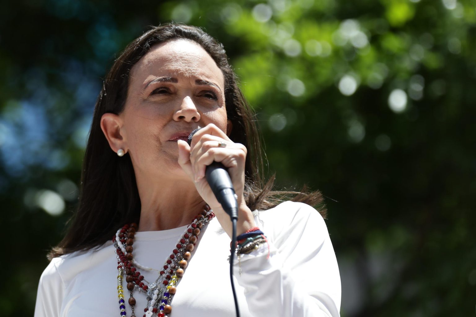 Imagen de archivo de la líder opositora venezolana, María Corina Machado, pronuncia un discurso ante seguidores en una manifestación en Caracas (Venezuela). EFE/ Ronald Peña