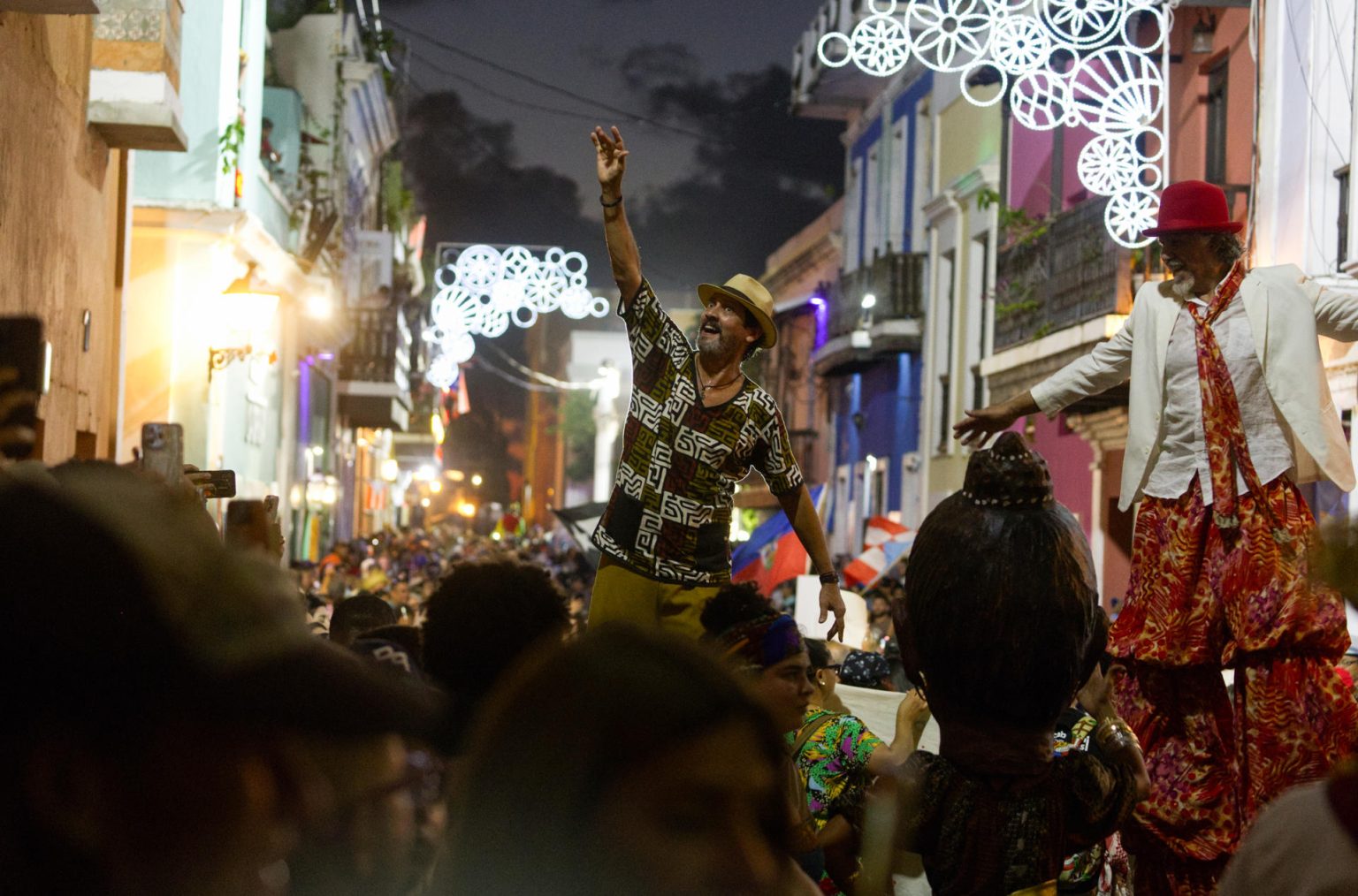 Imagen de archivo de prsonas que participan en la inauguración de la edición 55 de las Fiestas de la Calle San Sebastián, en San Juan (Puerto Rico). EFE/ Thais Llorca