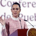 La presidenta de México, Claudia Sheinbaum, habla durante su rueda de prensa diaria este jueves, en el Palacio Nacional en la Ciudad de México (México). EFE/ Mario Guzmán