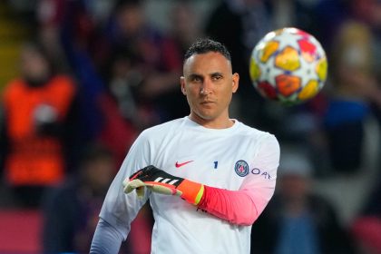 Fotografía de archivo del portero costarricense Keylor Navas, quien tiene negociaciones adelantadas para fichar por San Lorenzo, según anunció este miércoles el club argentino. EFE/Alejandro García