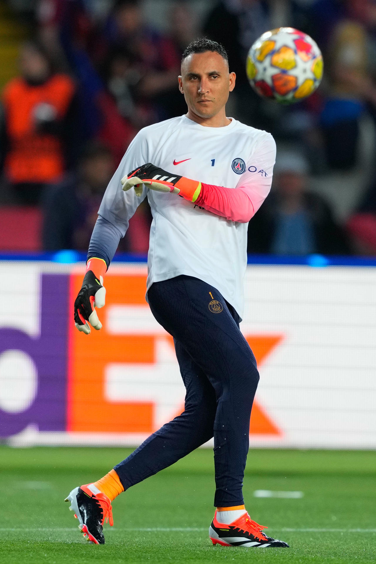 Fotografía de archivo del portero costarricense Keylor Navas, quien tiene negociaciones adelantadas para fichar por San Lorenzo, según anunció este miércoles el club argentino. EFE/Alejandro García