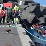 Imagen de archivo de migrantes que fueron rescatados de una embarcación. EFE/Gelmert Finol