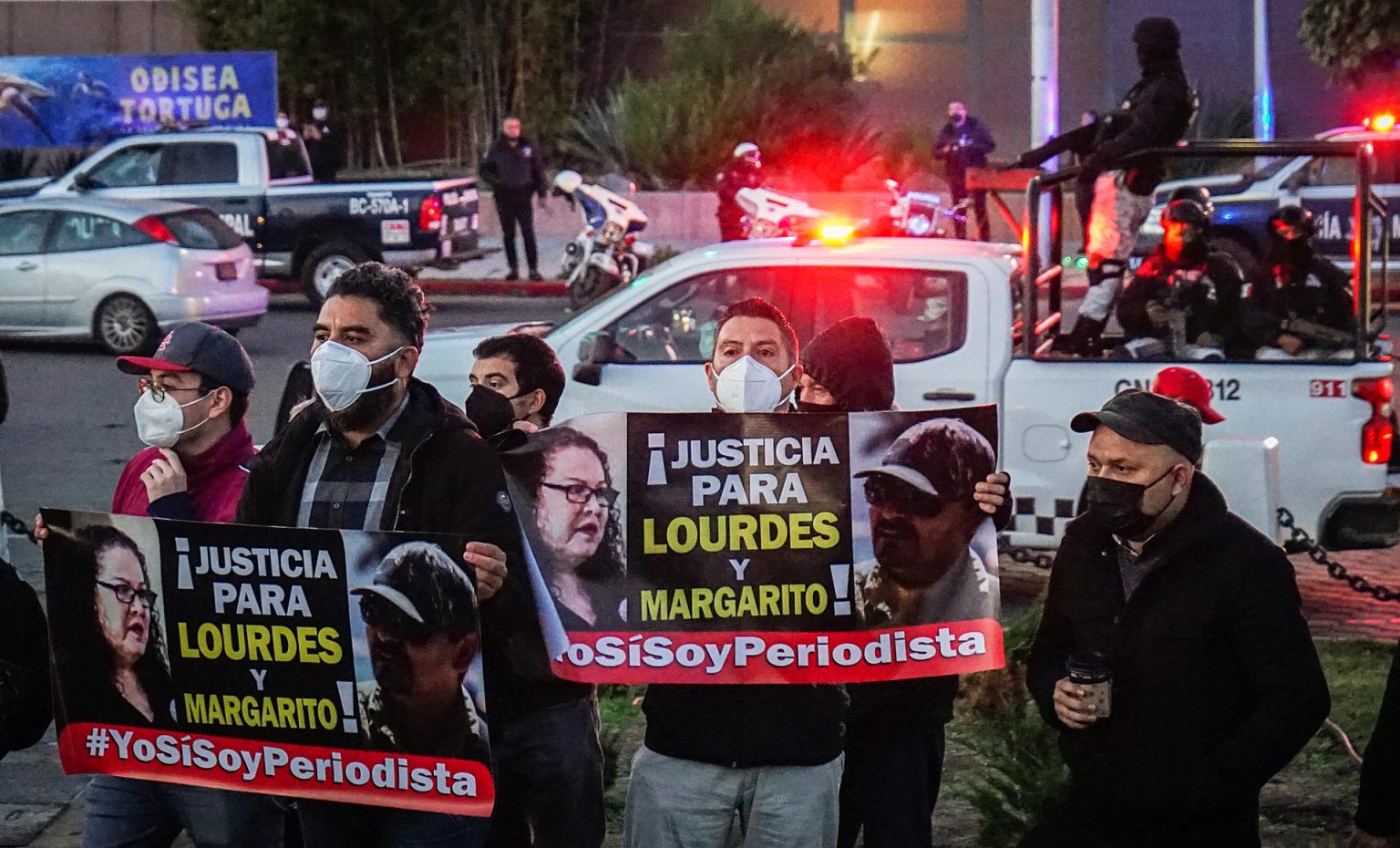 Fotografía del 25 de enero de 2022 de un grupo de periodistas manifestandose para exigir justicia por los asesinatos de sus colegas Margarito Martínez y Lourdes Maldonado, en Tijuana, estado de Baja California (México). EFE/ Joebeth Terriquez