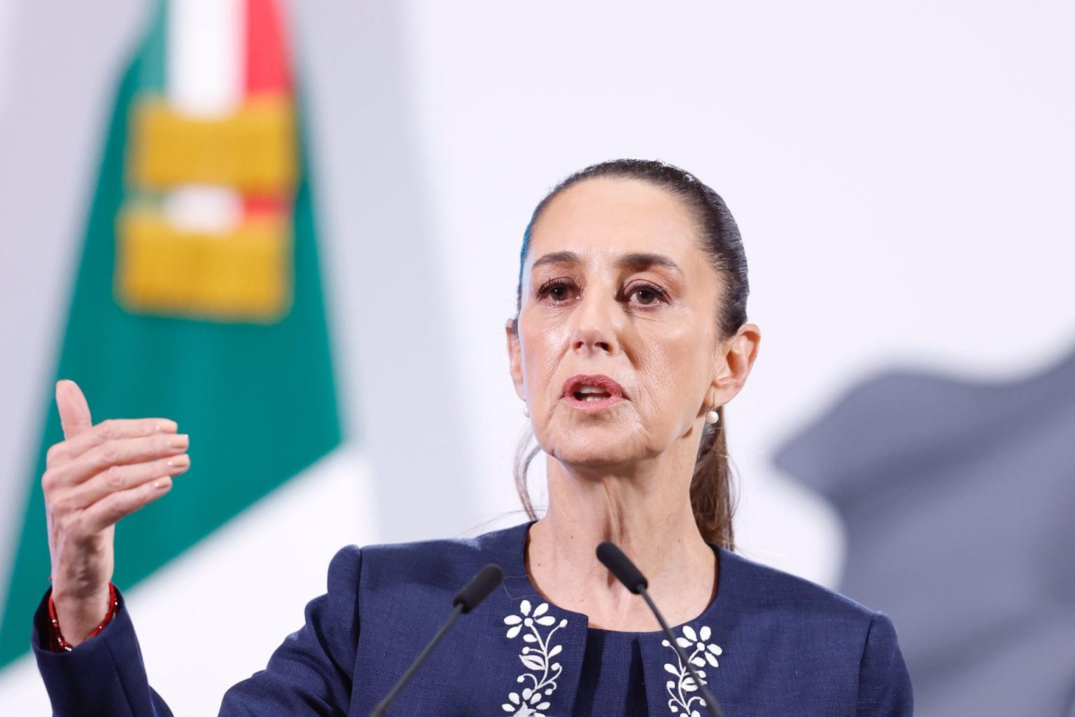 La presidenta de México, Claudia Sheinbaum, participa este viernes durante su conferencia matutina en Palacio Nacional en la Ciudad de México (México). EFE/ Sáshenka Gutiérrez