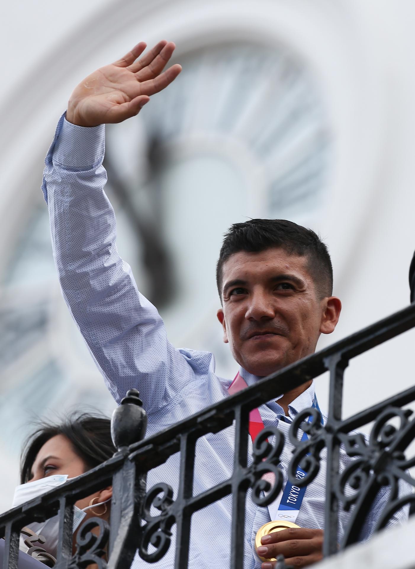 Fotografía de archivo del ciclista ecuatoriano Richard Carapaz, quien este viernes anunció que en 2025 correrá el Giro de Italia y el Tour de Francia. EFE/ José Jácome