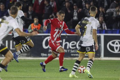 El centrocampista colombiano del Rayo Vallecano, James Rodríguez (c), en una foto de archivo. EFE/JMGARCIA.