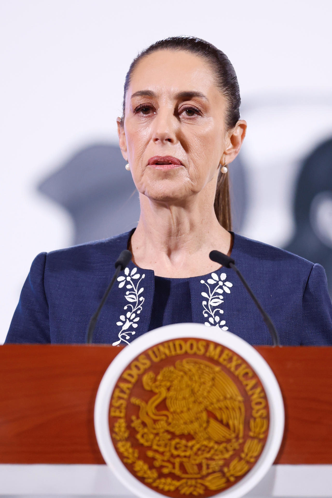 La presidenta de México, Claudia Sheinbaum, habla durante su conferencia matutina este viernes, en el Palacio Nacional en la Ciudad de México (México). EFE/ Sáshenka Gutiérrez
