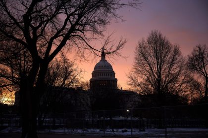 Vista del Capitolio en Washington, DC, este viernes. EFE/ALLISON DINNER