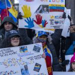 Venezolanos opositores participan de una manifestación en apoyo a la líder antichavista María Corina Machado y al líder opositor Edmundo González este jueves, frente a la estatua del libertador Simón Bolívar en el Central Park, en Nueva York (EE.UU.). EFE/ Ángel Colmenares