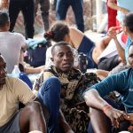 Migrantes permanecen en un campamento improvisado este miércoles, en el municipio de Tapachula en Chiapas (México). EFE/ Juan Manuel Blanco