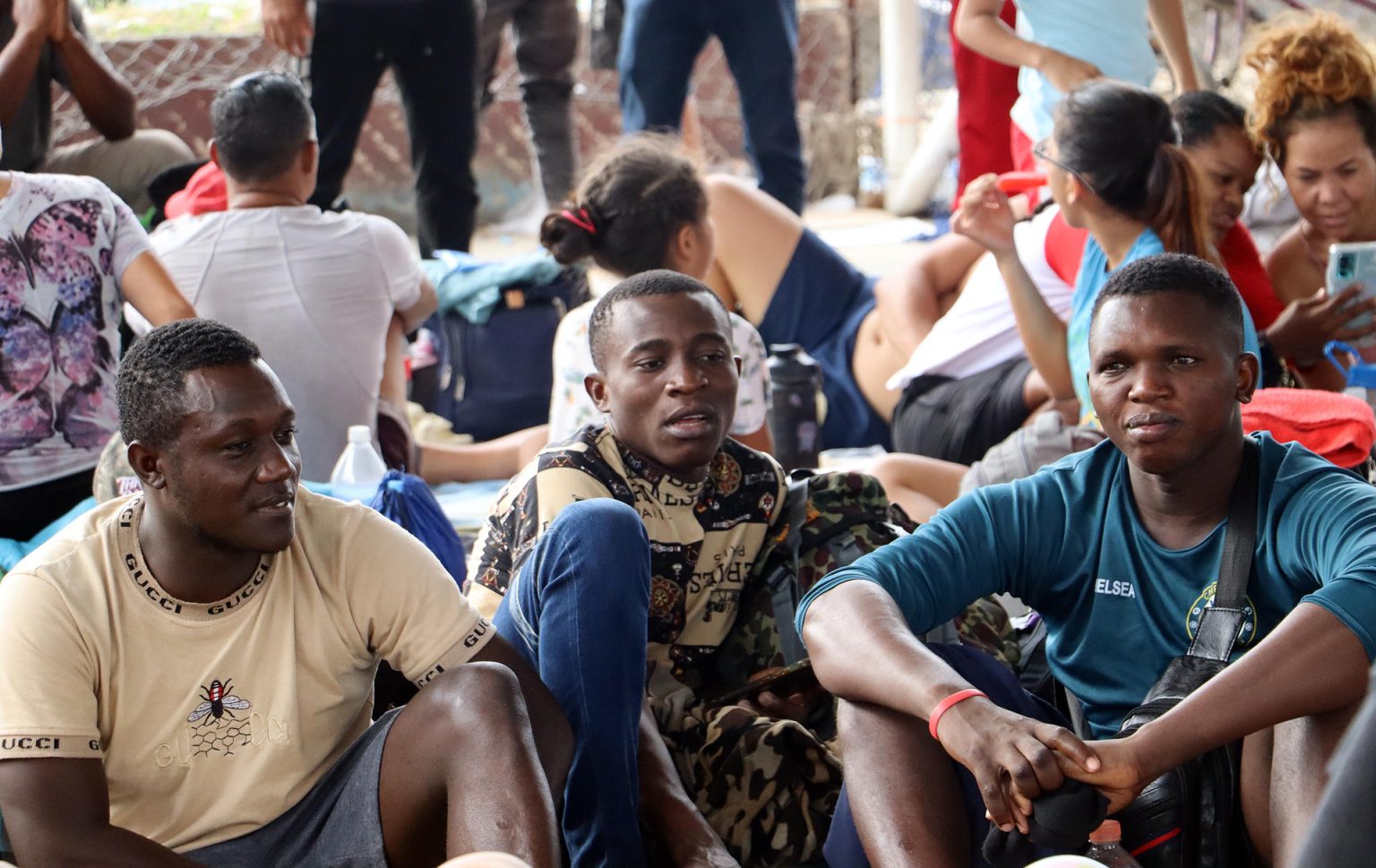 Migrantes permanecen en un campamento improvisado este miércoles, en el municipio de Tapachula en Chiapas (México). EFE/ Juan Manuel Blanco