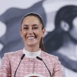 La presidenta de México, Claudia Sheinbaum, reacciona durante su rueda de prensa diaria este jueves, en el Palacio Nacional en la Ciudad de México (México). EFE/ Mario Guzmán