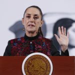 La presidenta de México, Claudia Sheinbaum, habla durante una rueda de prensa este miércoles, en el Palacio Nacional de la Ciudad de México (México). EFE/ Mario Guzmán