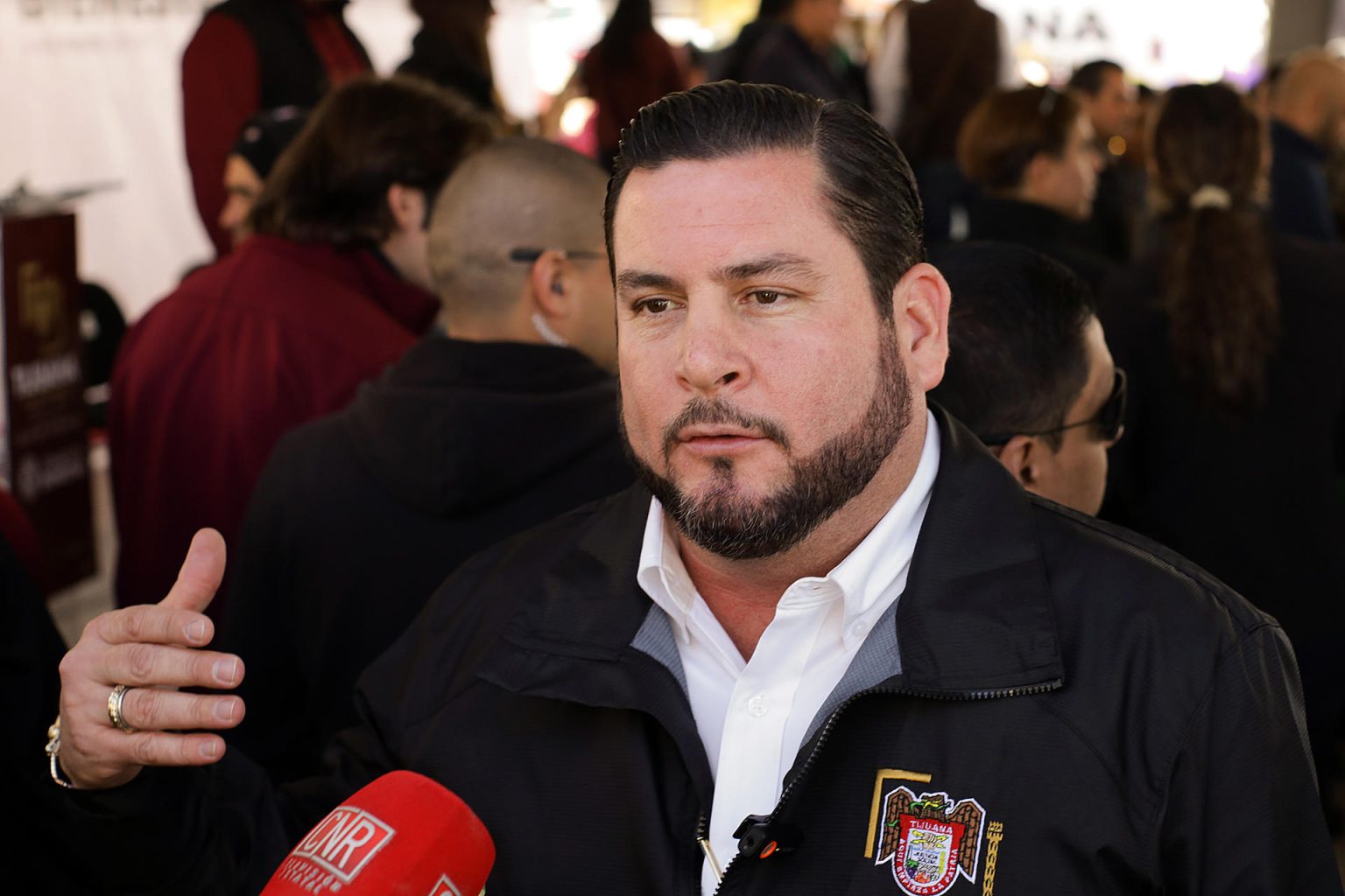 El alcalde de Tijuana, Ismael Burgueño Ruiz, habla durante un acto protocolario este miércoles, en Tijuana (México). EFE/ Joebeth Terríquez