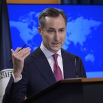 El portavoz del Departamento de Estado, Matthew Miller, habla durante una rueda de prensa en la sede del Departamento de Estado en Washington (Estados Unidos). EFE/ Lenin Nollly