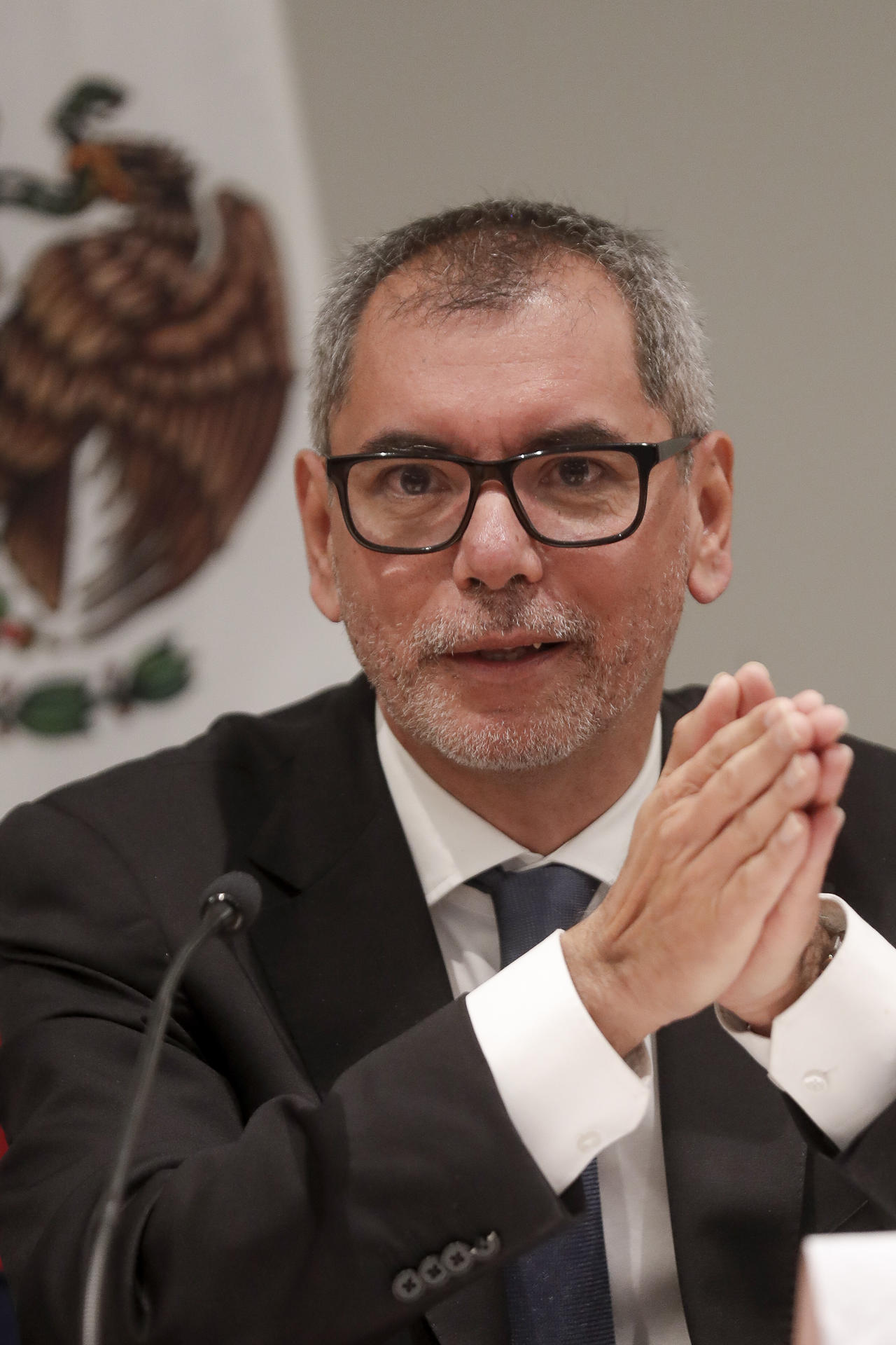 El subsecretario de Hacienda, Edgar Amador Zamora, habla durante una rueda de prensa este jueves en Ciudad de México (México). EFE/ Isaac Esquivel
