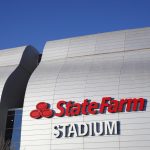 Fotografía de archivo de un sector del frontispicio del estadio State Farm, que sería la sede alternativa del partido Rams-Vikings de la NFL en caso de que los incendios forestales impidan la realización del encuentro en Los Ángeles, en Glendale (Arizona, EE.UU.). EFE/Caroline Brehman