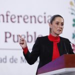 La presidenta de México, Claudia Sheinbaum, habla durante su rueda de prensa diaria este jueves, en el Palacio Nacional en la Ciudad de México (México). EFE/ Mario Guzmán