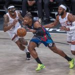 Fotografía de archivo, tomada el 31/01/2024, del base estadounidense Dennis Smith Jr. (c), nuevo fichaje del Real Madrid, durante un partido de la NBA entre Brooklyn Nets y Phoenix Suns. EFE/Archivo/Ángel Colmenares