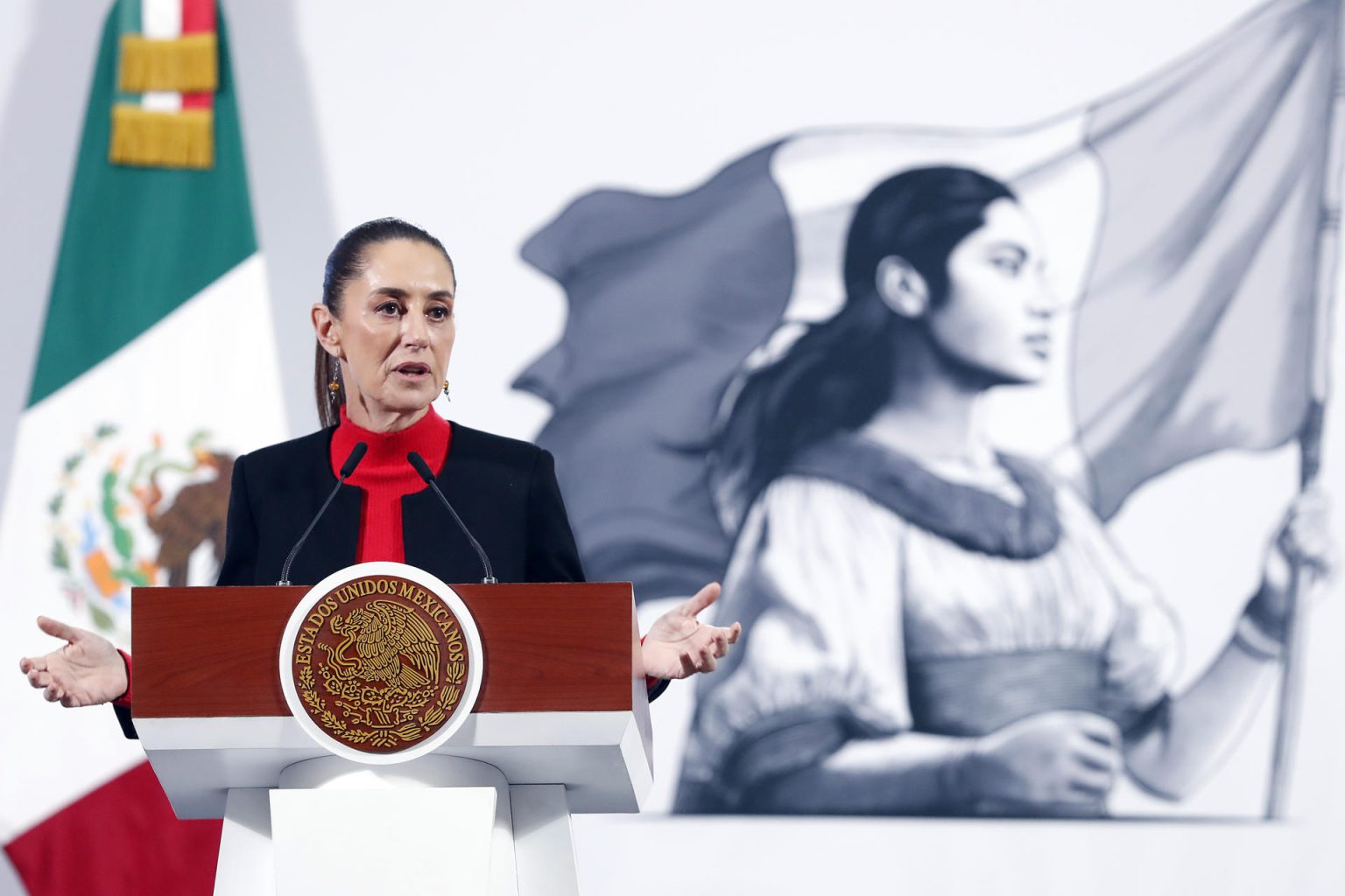 La presidenta de México, Claudia Sheinbaum, habla durante una rueda de prensa este jueves, en el Palacio Nacional de la Ciudad de México (México). EFE/ Mario Guzmán