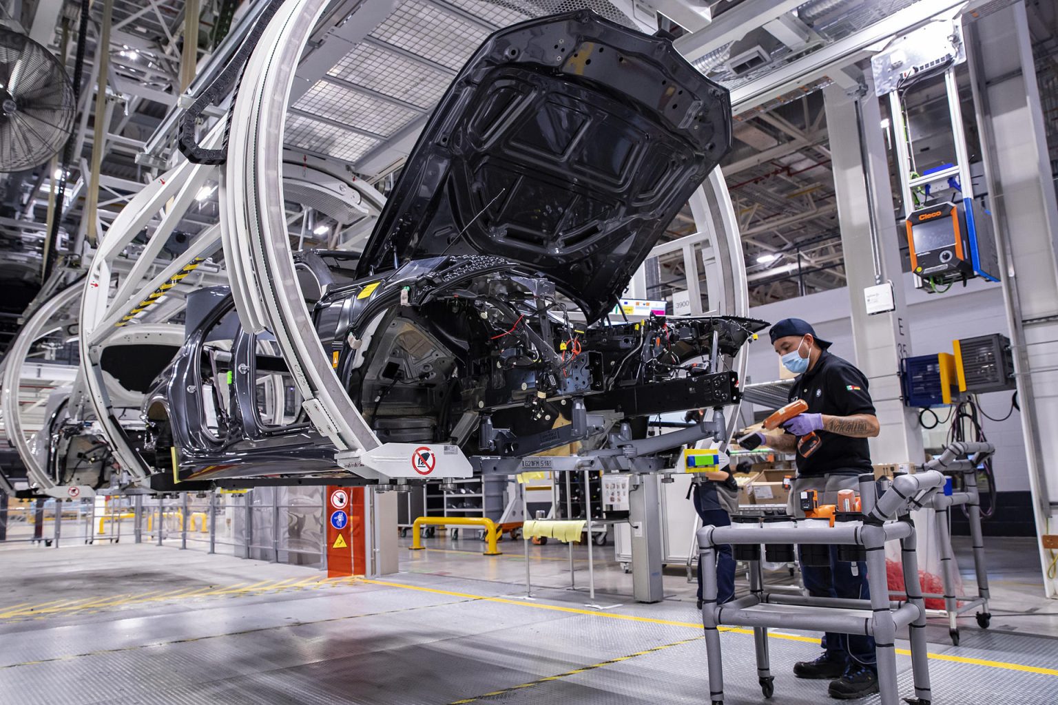 Fotografía de archivo del 5 de septiembre de 2021, de una línea de producción de autos BMW, en su planta en la ciudad de San Luis Potosí (México). EFE/ Carlos Ramírez