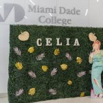 Fotografía cedida por la universidad Miami Dade College (MDC) de una imagen de la cantante cubana Celia Cruz durante la inauguración de la exposición 'Celia Cruz: Work' este miércoles, en la Galería de Arte del Recinto Hialeah del MDC en Miami (Estados Unidos). EFE/ Miami Dade College /SOLO USO EDITORIAL/SOLO DISPONIBLE PARA ILUSTRAR LA NOTICIA QUE ACOMPAÑA (CRÉDITO OBLIGATORIO)