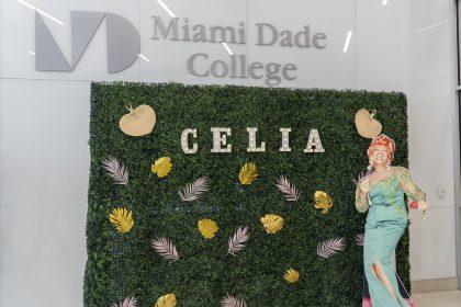 Fotografía cedida por la universidad Miami Dade College (MDC) de una imagen de la cantante cubana Celia Cruz durante la inauguración de la exposición 'Celia Cruz: Work' este miércoles, en la Galería de Arte del Recinto Hialeah del MDC en Miami (Estados Unidos). EFE/ Miami Dade College /SOLO USO EDITORIAL/SOLO DISPONIBLE PARA ILUSTRAR LA NOTICIA QUE ACOMPAÑA (CRÉDITO OBLIGATORIO)