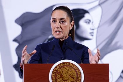 La presidenta de México, Claudia Sheinbaum, habla durante una rueda de prensa este viernes, en el Palacio Nacional de Ciudad de México (México). EFE/ Sáshenka Gutiérrez