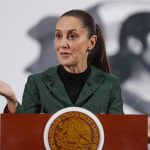 La presidenta de México, Claudia Sheinbaum, habla en una rueda de prensa este martes, en el Palacio Nacional en la Ciudad de México (México). EFE/ Isaac Esquivel