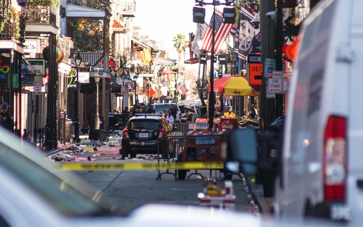 La Policía vigila en el Barrio Francés después de que un automóvil atropelló a una multitud en Nueva Orleans, Luisiana, EE.UU., el 1 de enero de 2025. EFE/SHAWN FINK