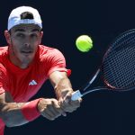 Francisco Cerundolo se convirtió este martes en el primer argentino que alcanza la segunda ronda del Abierto de Australia. EFE/EPA/ROLEX DELA PENA