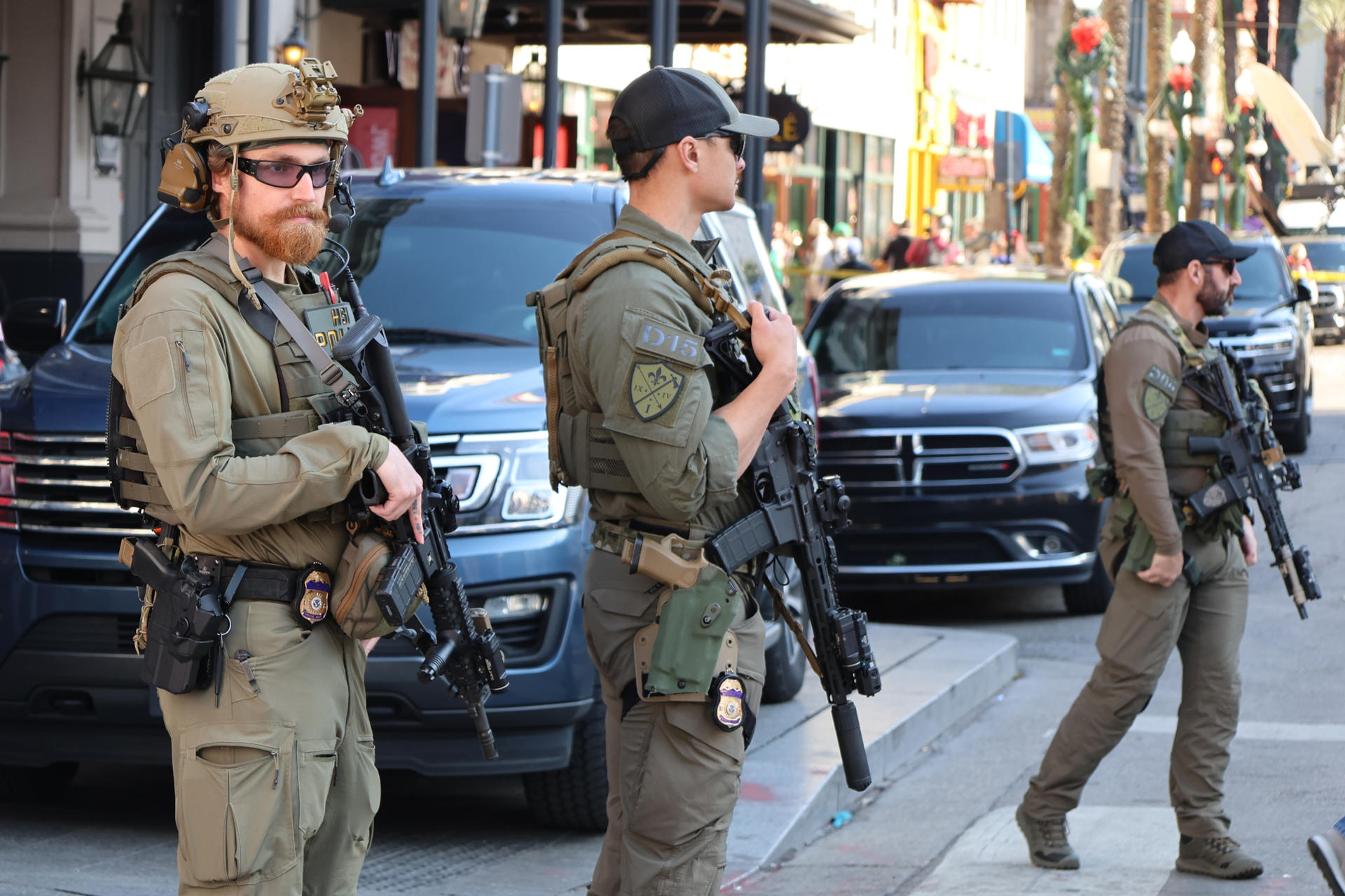 Militares estadounidenses custodian la zona donde se llevó a cabo un atentado este jueves, en Nueva Orleans (Estados Unidos). EFE/ Octavio Guzmán
